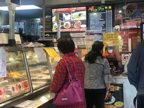 中国侨网洛杉矶县将关闭户外餐饮，但允许做外卖和得来速。（美国《世界日报》/杨青 摄）