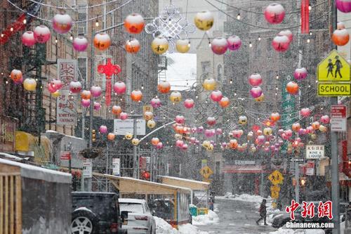中国侨网当地时间2月7日，美国纽约连日降雪，曼哈顿中国城白雪皑皑。 中新社记者 廖攀 摄