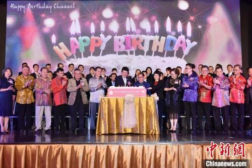 中国侨网在黄世芳、杰菲里·吉丁岸等嘉宾见证下,沙巴马中联谊协会庆祝成立十周年。 沙巴马中联谊协会供图