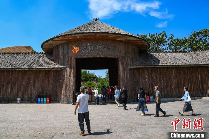 山西运城:海外华文媒体采风团探访西侯度遗址