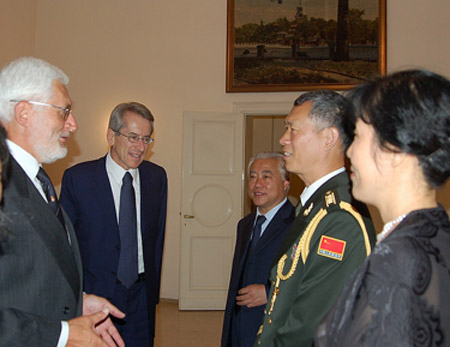 中国驻意大利大使馆举办庆祝建军八十周年招待会