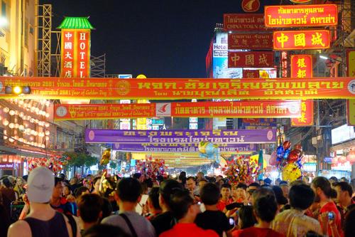 中国侨网曼谷耀华力路。(泰国《世界日报》/黄如旭 摄)