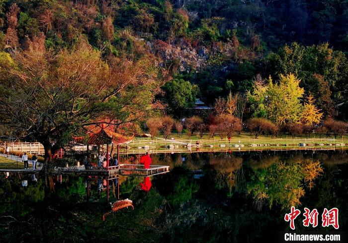 中国侨网初冬的桂林穿山公园景色。李腾钊 摄