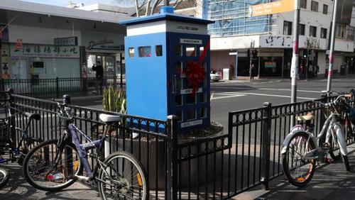 中国侨网悉尼Campsie地区火车站建立一个“小小免费图书馆”，可以让民众自由免费阅读（澳洲网）