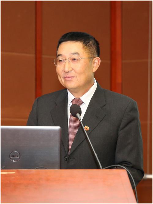 中国侨网中国侨联顾问、中国华侨公益基金会理事乔卫致辞。