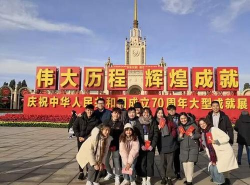 中国侨网研习团师生合影(图片来源:华侨大学网站)