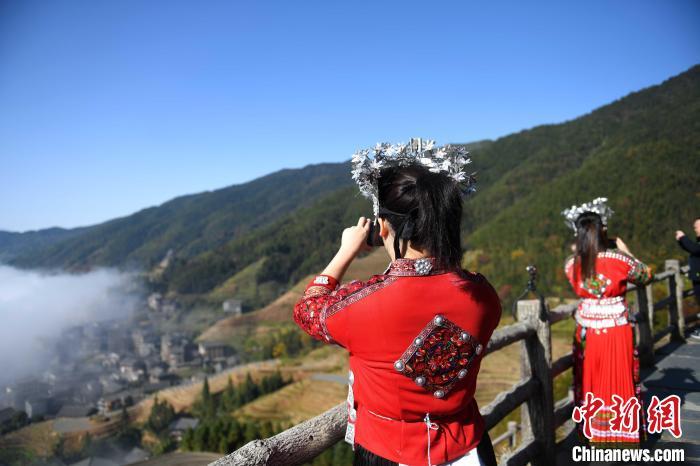 乌什镇燕山社区开展反电信诈骗宣传活动