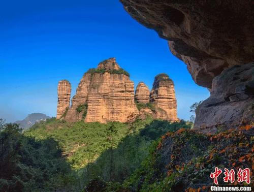中国侨网丹霞山自然景观。刘家清 摄