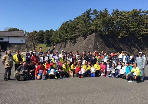 中日百人皇居马拉松 促进友好拥抱自由 图 中国侨网 中日百人皇居马拉松 促进友好拥抱自由 图 中国侨网