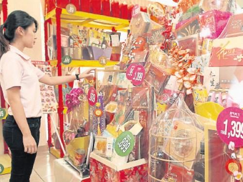 马来西亚民众迎新年花销盘点 精打细算丰俭由人 中国侨网 马来西亚民众迎新年花销盘点 精打细算丰俭由人 中国侨网