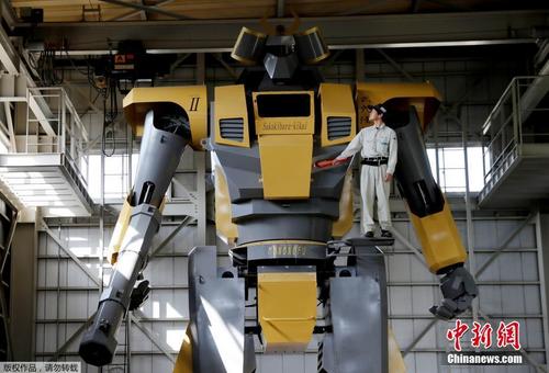 “变形金刚”来了！日本研发出可行走巨型机器人