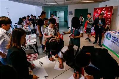 中国驻英国使馆举办留英学生行前准备会。
