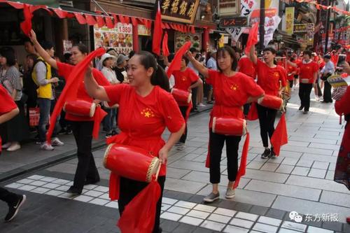 日本横滨中华街举行盛大游行 庆祝新中国70华诞
