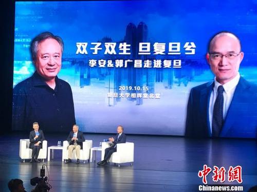 导演李安重回大学校园自称仍是电影系 学生 中国侨网