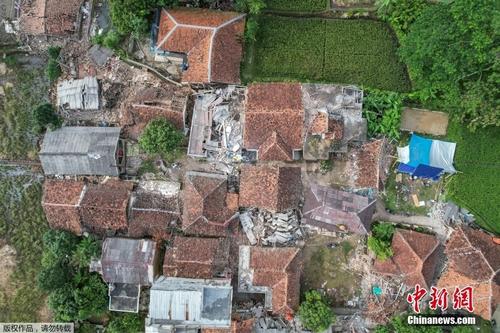 印尼发生地震 震中区域房屋被夷为平地