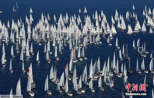 意大利帆船大赛开幕 千帆竞渡 