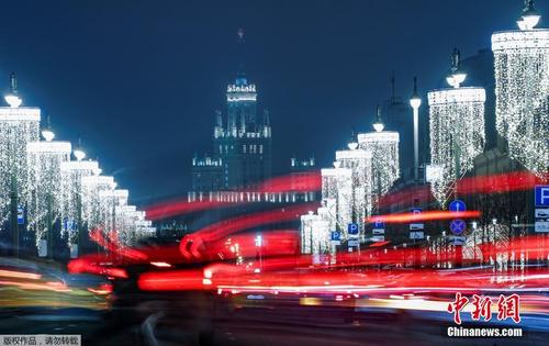 新年临近 莫斯科街头流光溢彩