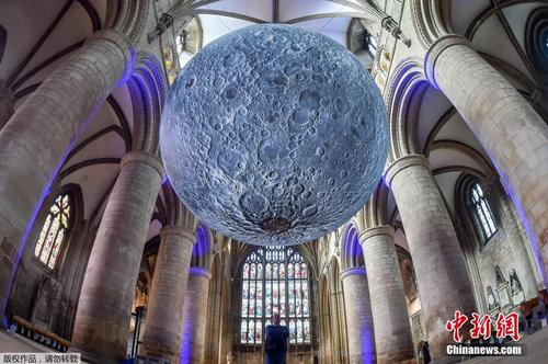 巨大“月球”亮相格拉斯哥大教堂 将对公众开放 
