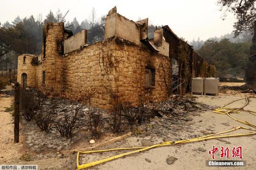 美国加州山火持续 当地酒庄化作废墟