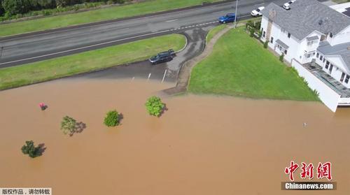 遭连日暴雨 澳大利亚新南威尔士州部分地区被淹没 