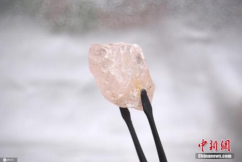 安哥拉发现300年来最大粉钻 重达170克拉