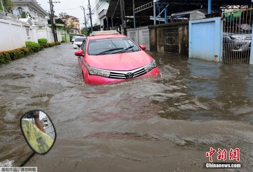 泰国曼谷遭遇数十年来最强降雨 城市内涝严重