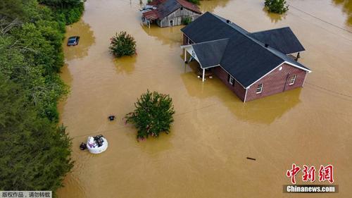 美国肯塔基州遭洪水袭击 已致多人死亡