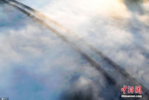 深秋时节 重庆酉阳云端高速公路美如画