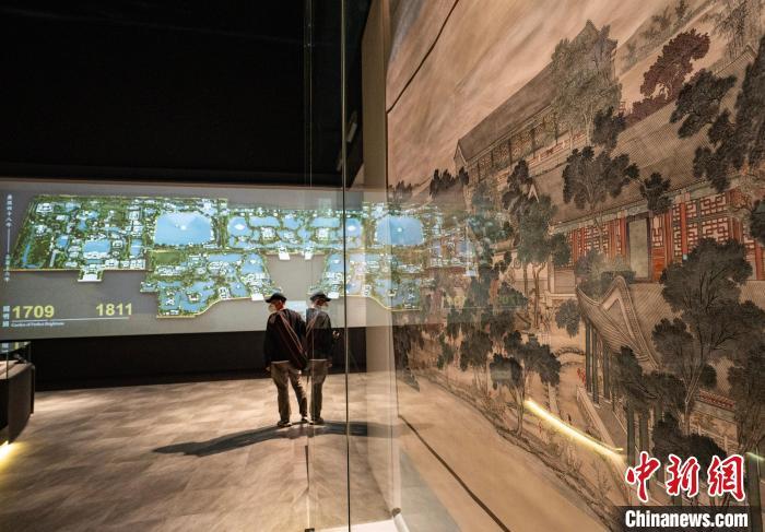 图为展厅布展重现昔日圆明园的辉煌。 中新网记者 侯宇 摄