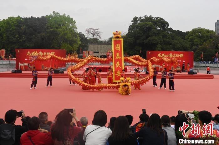 3月22日,广东广州,2024黄埔“波罗诞”正诞日的舞龙舞狮表演。 陈楚红摄