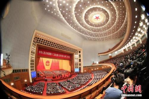 3月8日，十三届全国人大二次会议在北京人民大会堂举行第二次全体会议。中新社记者 杜洋 摄
