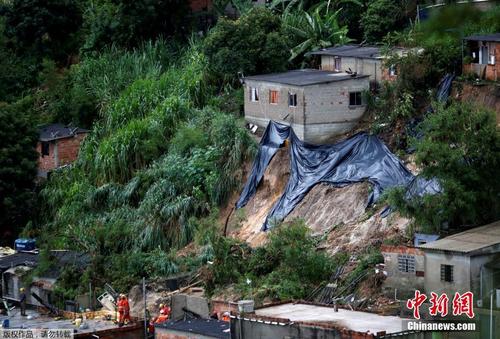 巴西遭创纪录暴雨肆虐 泥石流冲毁房屋