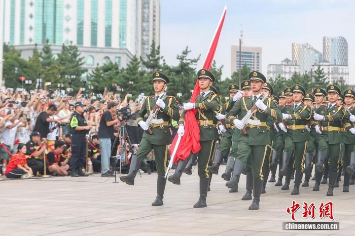 八一建军节 江西南昌举行升旗仪式