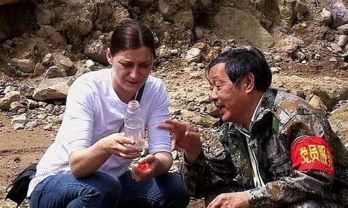 这几天,来自塞尔维亚的洋媳妇娜娜来到仁庄镇小令村,跟着华侨治水