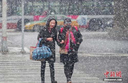 北京久旱迎降雪 结束145天无有效降水日纪录