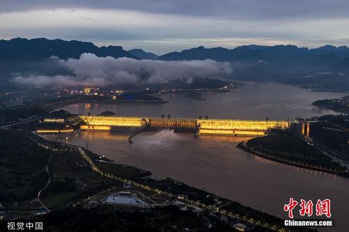 三峡枢纽加大下泄流量腾库 迎接新一轮涨水 