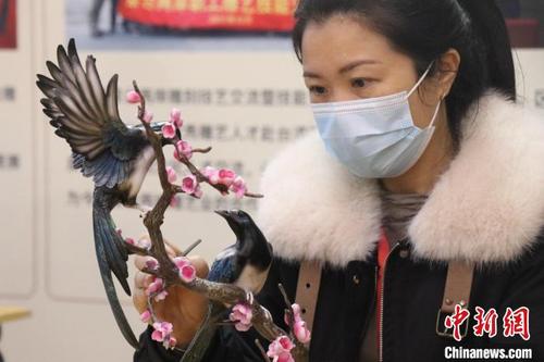 12月7日，第七届泉台两地雕艺行业职工技能竞赛举办。　陈桂生 摄