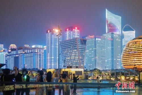 浙江杭州钱江新城灯光秀恢复常态化播放