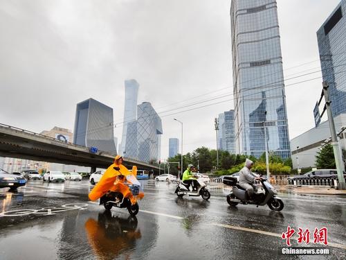 北京迎降雨 高温天气缓解