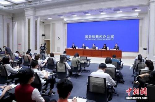 8月23日，中国国务院新闻办公室在北京举行新闻发布会，介绍2022年中国网络文明大会有关情况。中央网信办、国家网信办副主任盛荣华，天津市委常委、宣传部部长沈蕾，中央文明办一局局长薛松岩，中央网信办网络社会工作局局长章勋宏出席。 中新社记者 张宇 摄
