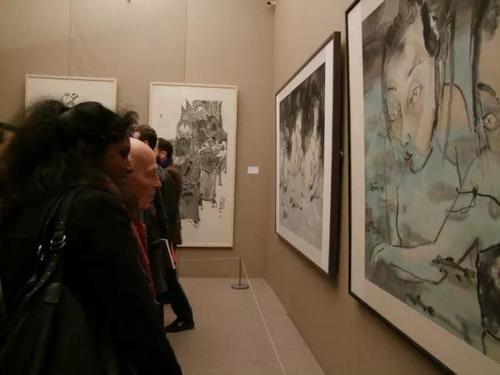 中国国家画院水墨人物艺术展现场。（《欧洲时报》微信公众号“向东向西”）