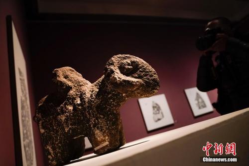 阿拉善岩画与居延汉简艺术展亮相中国美术馆 