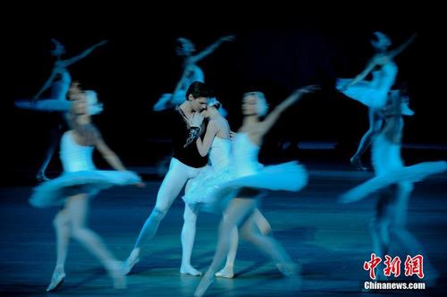 马林斯基芭蕾舞团天津倾情演绎《天鹅湖》 