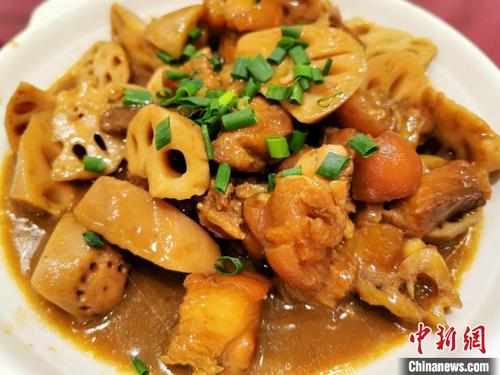 莲藕焖猪脚，是台山当地一道传统美味佳肴　李晓春　摄