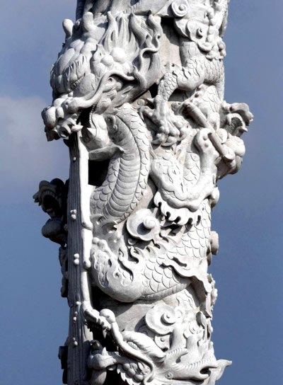 "九龙柱"在中国闽台缘博物馆景观广场亮相(图)