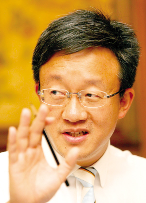 换岗不换行 王兟沉默四个多月后高调复出(组图)