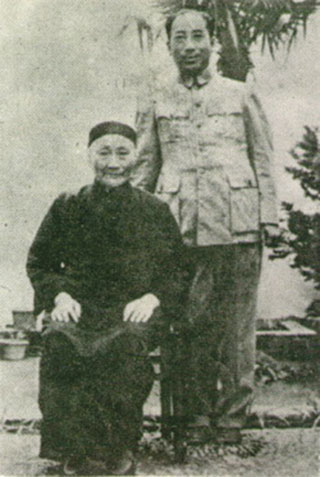 和夫人宋美龄在战时重庆向戴笠力荐爱国青年的章乃器文/克石不可否认