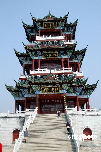 十大历史名人铜像入位江西德兴聚远楼