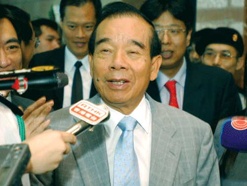 郑裕彤勇者无惧成赢家上