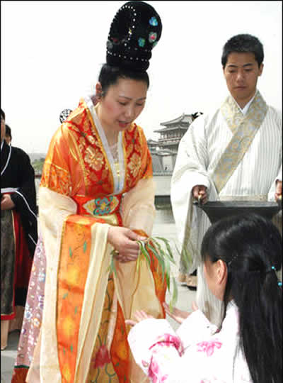 西安再现中国古代女子成人礼(组图)